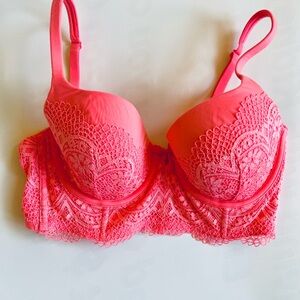 Victoria’s Secret Body by Victoria Lined Demi / Demi Buste Double Bra 32DD
